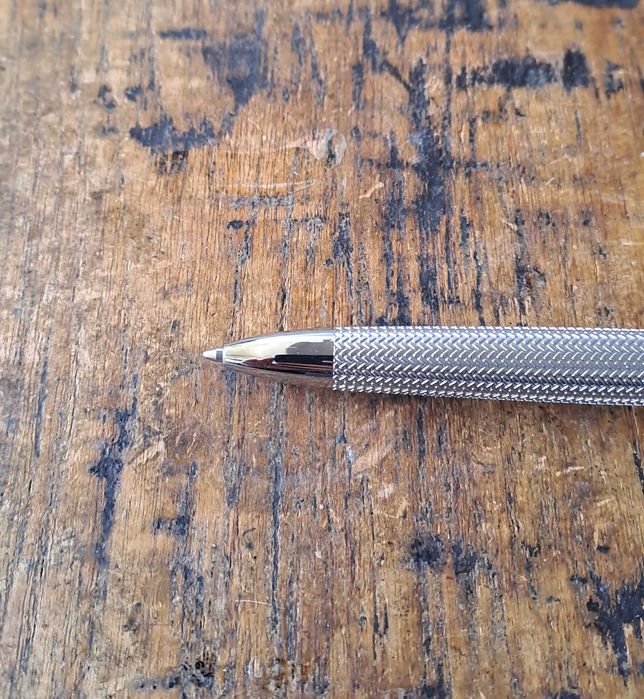 химикалка HUGO BOSS Elemental сребро метал с шарки тип рибена кост