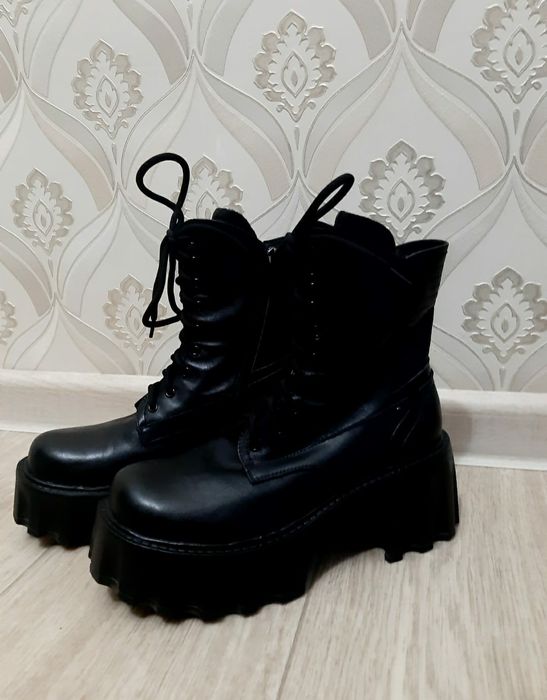 Продам демисезонные ботинки