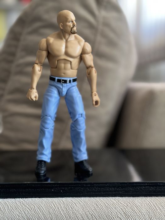 Колекционерска фигура на кечиста Ледения Стив Остин