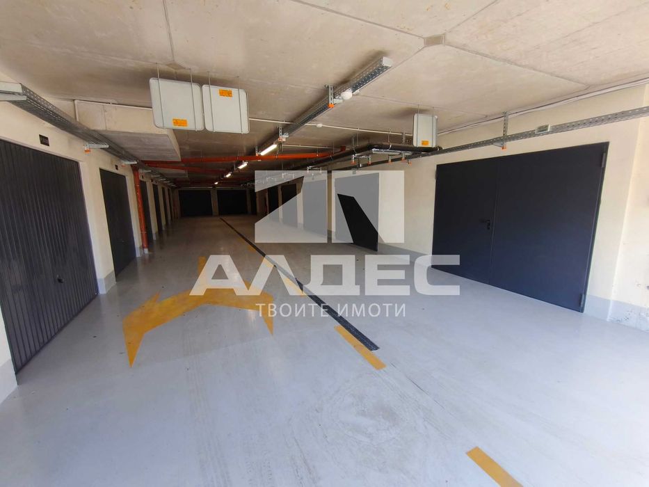Дава се под наем Гараж / Паркомясто в София, Банишора - 28 кв.м за 298.86 € - Снимка #1