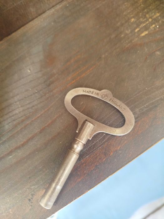 Стар стенен английски часовник