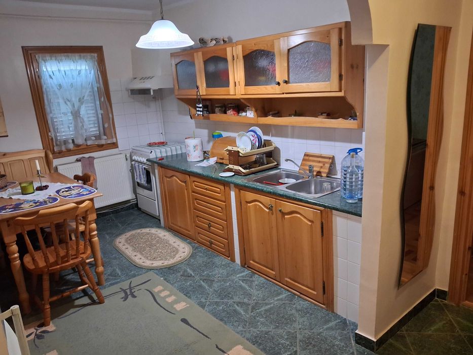 Inchiriez apartament 2 camere complet mobilat zona Energiei Bacau str.Veniamin Costache nr.2 et.4