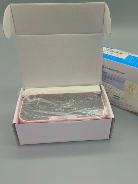 Розов LED дигитален часовник с Bluetooth колонка, FM радио и TF карта