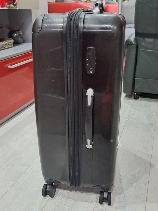 Куфар HAUPTSTADTKOFFER (телескопична дръжка, колелца, шифър,уширител)