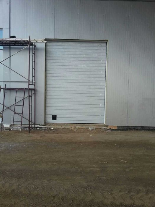 Продаю промышленные секционные ворота