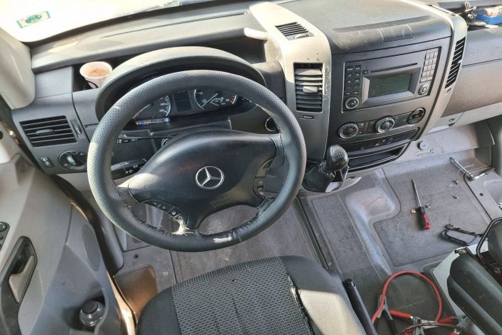 usa portiera stanga dreapta fata stop stanga dreapta oglinda plansa bord  mercedes sprinter w906 motor 2.2cdi dezmembrez