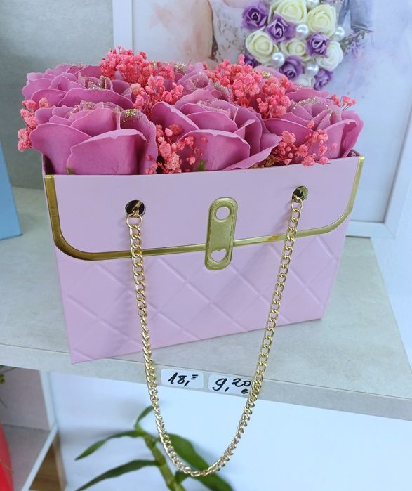 Декорация със сапунени рози