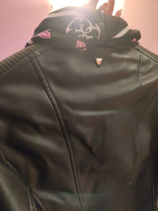 Дамско яке GUESS