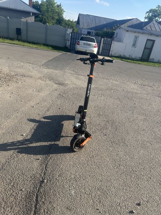 Trotineta kukirin g2 pro prinde 55km depinde de greutate are. 570 km nu e zgariata nimic fac si schimb cu un 17 pro
