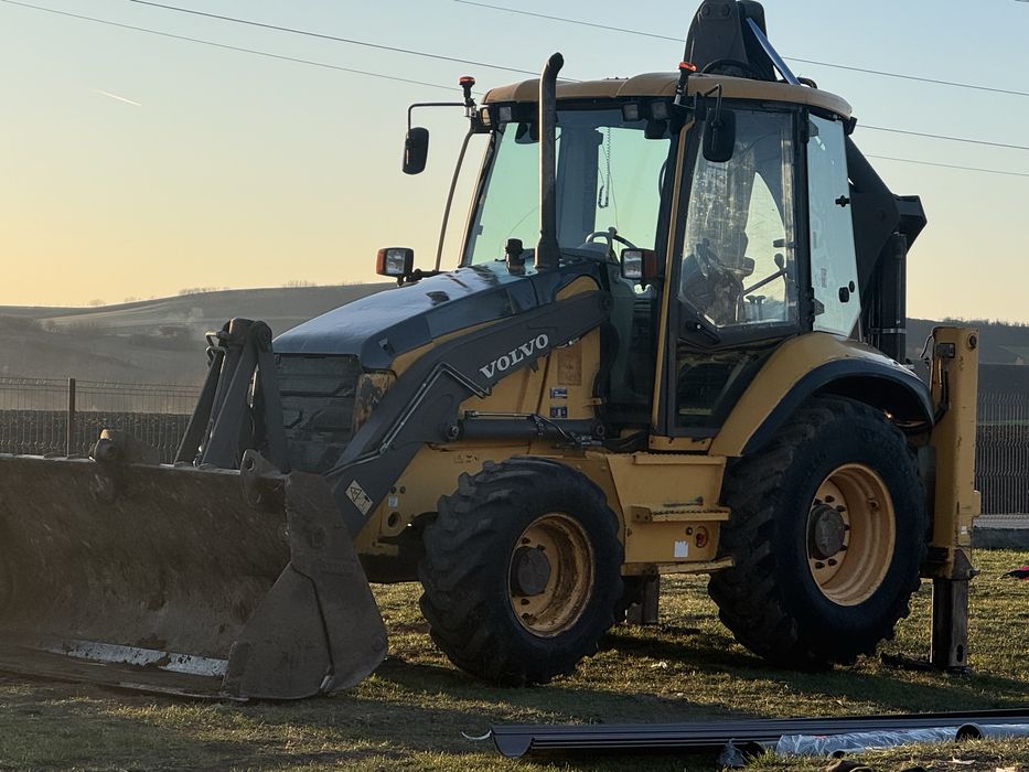 Execut lucrari cu buldoexcavator ,miniexcavator , midiexcavator