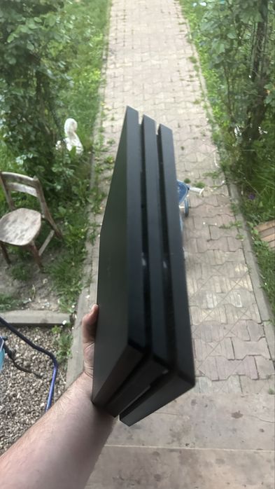 PlayStation 4 Pro + Slim