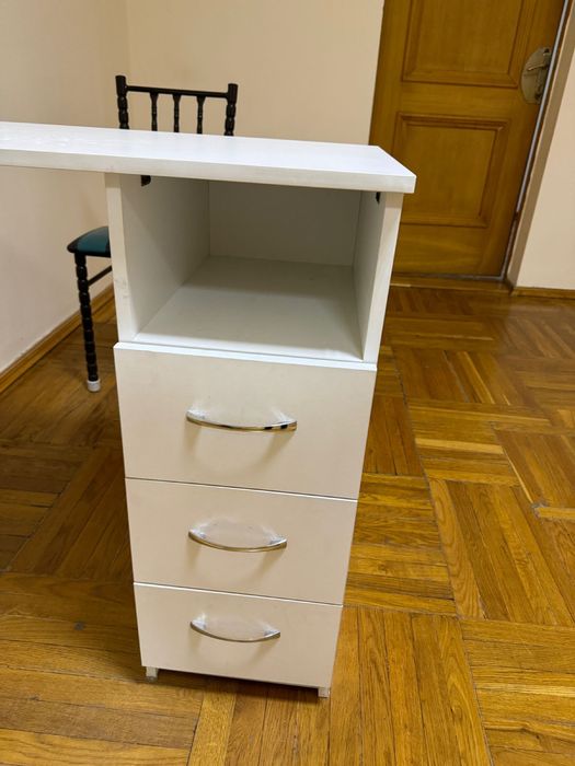 Продам стол для маникюра