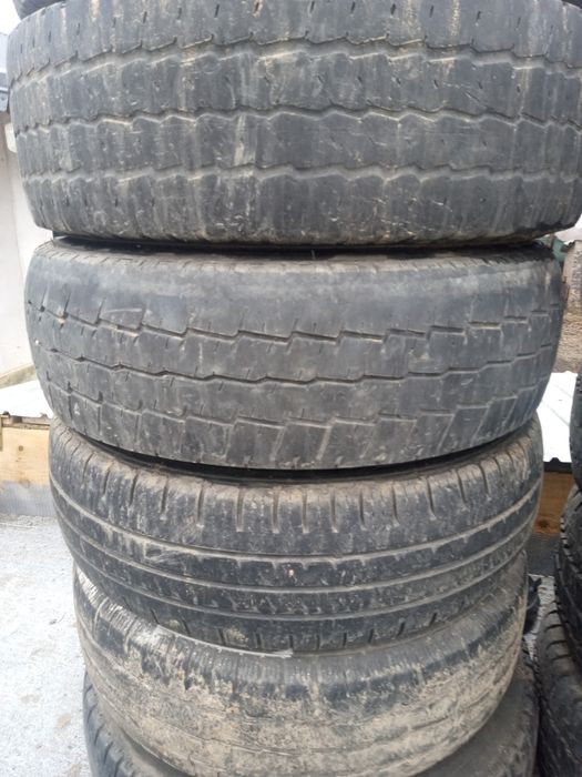 roti 195 70 r15c cu tot cu jante și 2 anvelope 235 65r16c