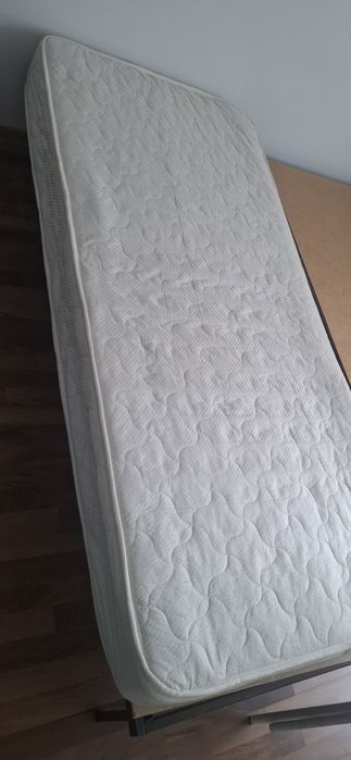 Продам кровать с матрасом