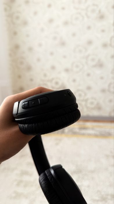 JBL TUNE 570 BT продается