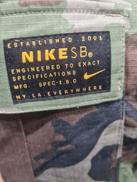 Карго Панталон Nike SB

Чисто нови без етикет. 

Размер М

Цена 99 лв.