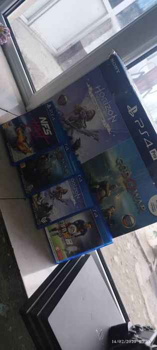 Playstation 4 pro 1 tb holati yaxshi 8 uyin bor