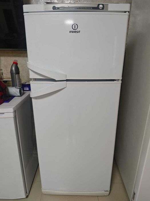 Холодильник Indesit, бу