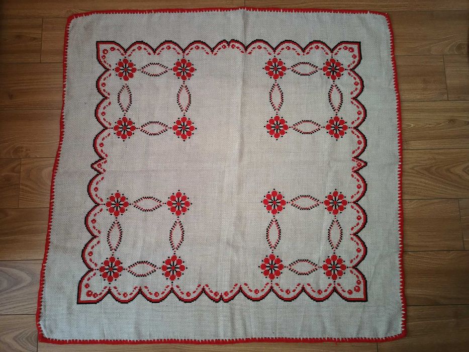 2 fete de mese cusute manual/pe itamima/handmade