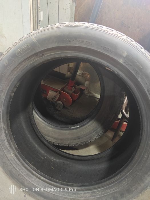 Продаю шины пару Goodyear