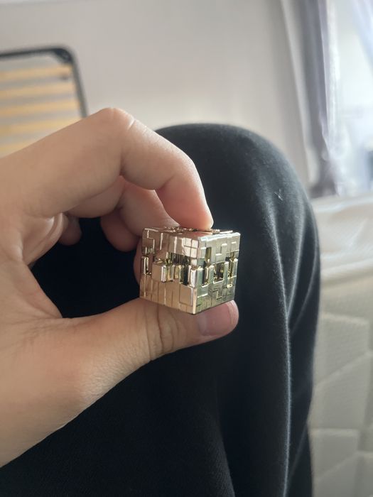 Продам золотой блок майнкрафт киндер джой