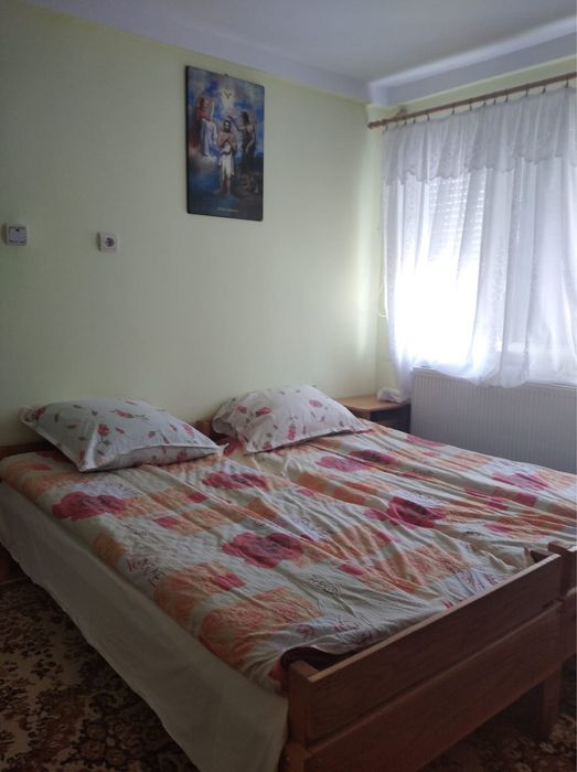 Camere de inchiriat Marisel, aproape de partie