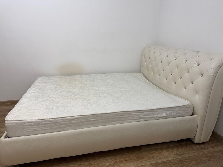 Кровать двухспальная