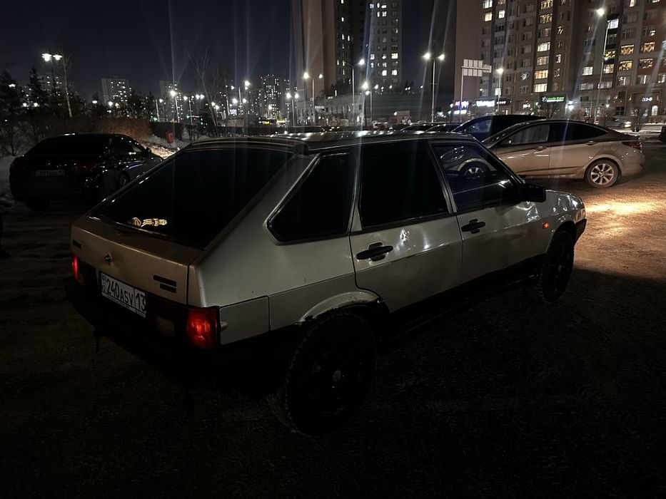 Машина Ваз 2109.