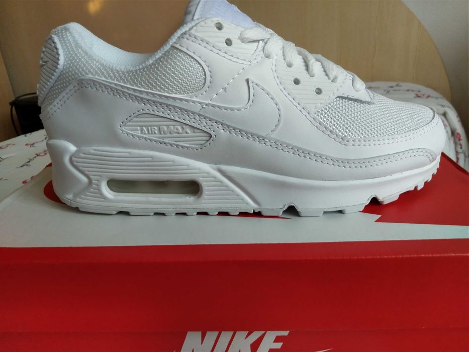 Продавам оригинални дамски обувки Nike air Max 90 - 36 номер