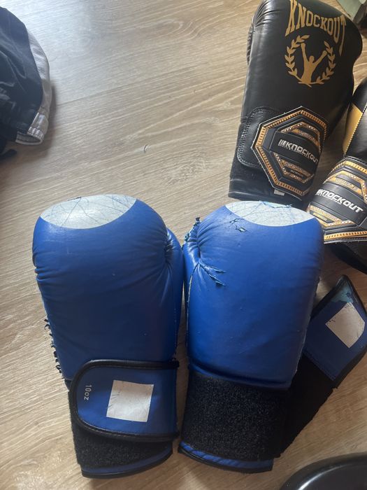 Vand manusi de box,sac,bandaje si casca de box
