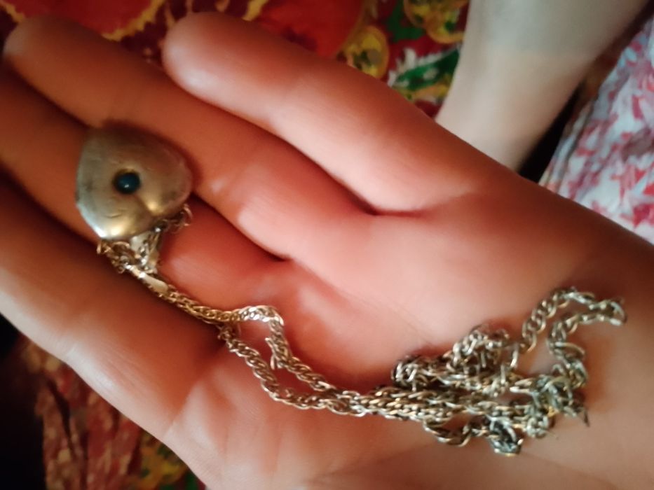 Кулон серебряный с цепочкой.