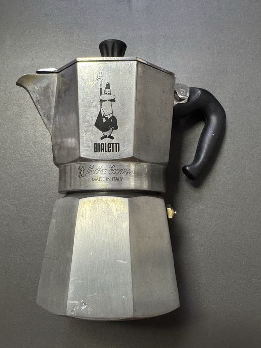 Гейзерная кофеварка BIALETTI оригинал Италия