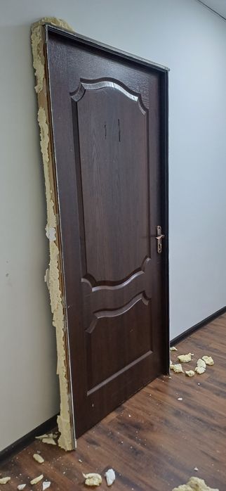 Продам межкомнатный дверь ламинат