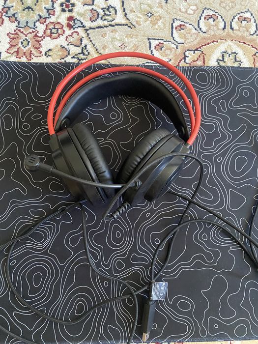 Игровые наушники , мышь и большой коврик