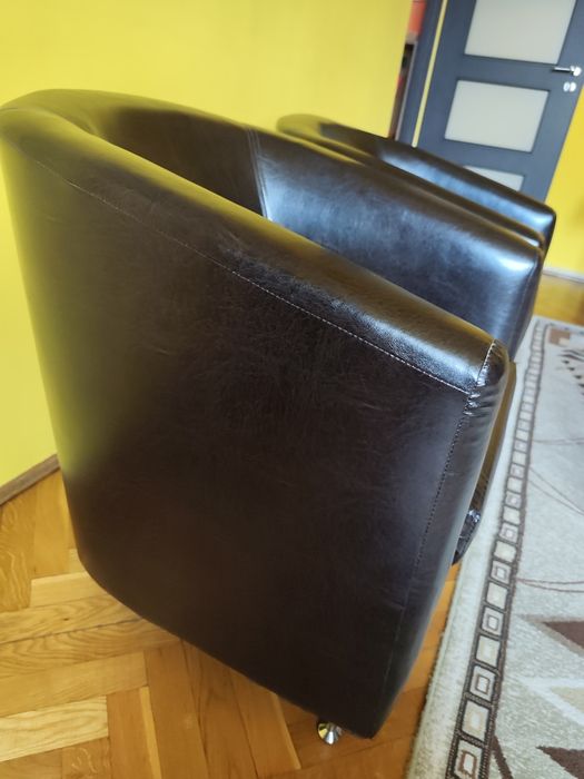 Vând set 2 fotolii scoica Tudor, imitatie piele culoare wenge