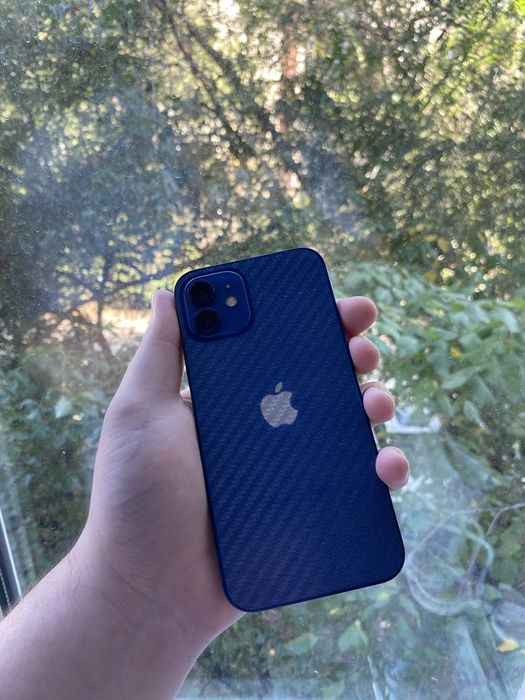 Продам Iphone 12