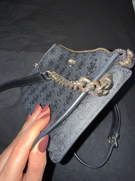 Нови чанти Zara, Guess и други