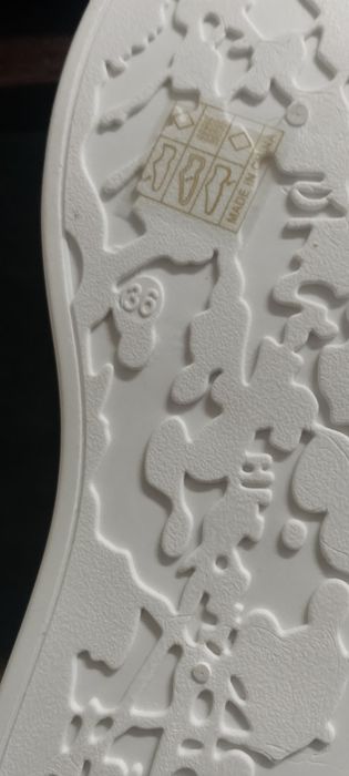 Кроссовки продам