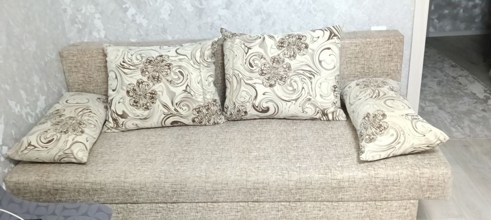 Продам диван в гостинную