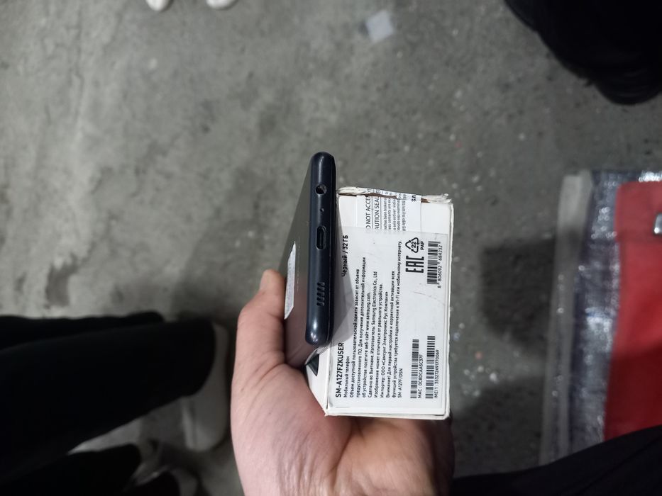 A12 samsung ideal holati yangi tiniq 32GB hotirasi rangi qora.