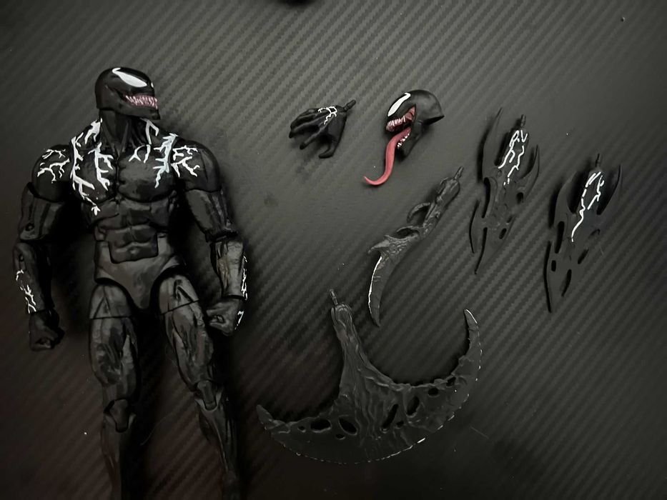 Figurină Venom Marvel Legends