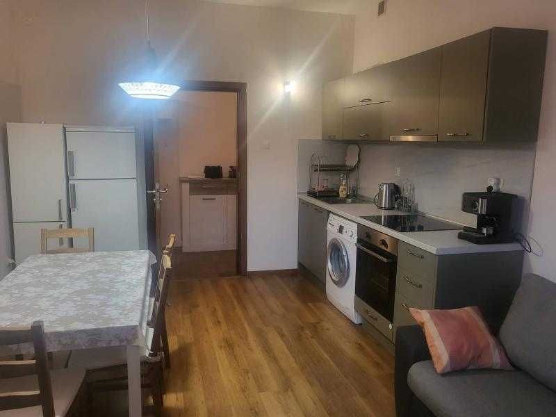 Луксозен двустаен апартамент в Супер център