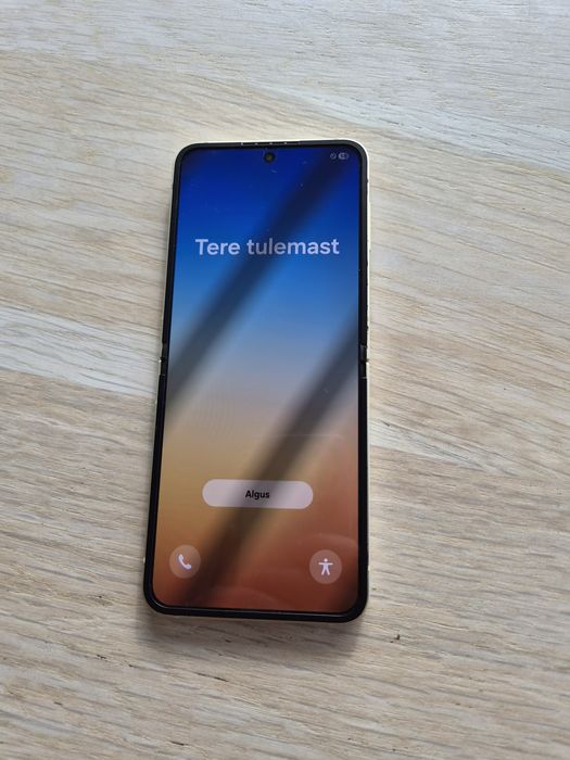 Samsung Flip 6 Gold 512gb 6 месеца гаранция
