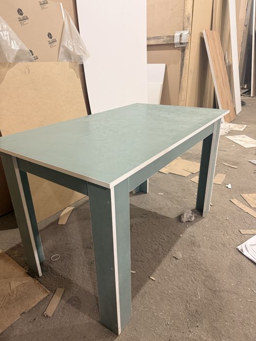 Продам Стол с табуретками