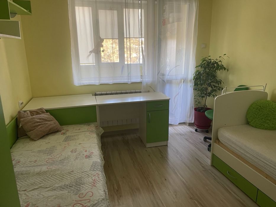 Продавам обзавеждане за детска стая