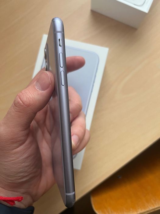 Продавам Iphone 11 64GB лилав