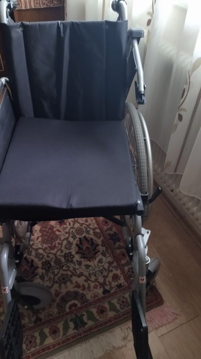 Scaun cu roti pentru bolnavi