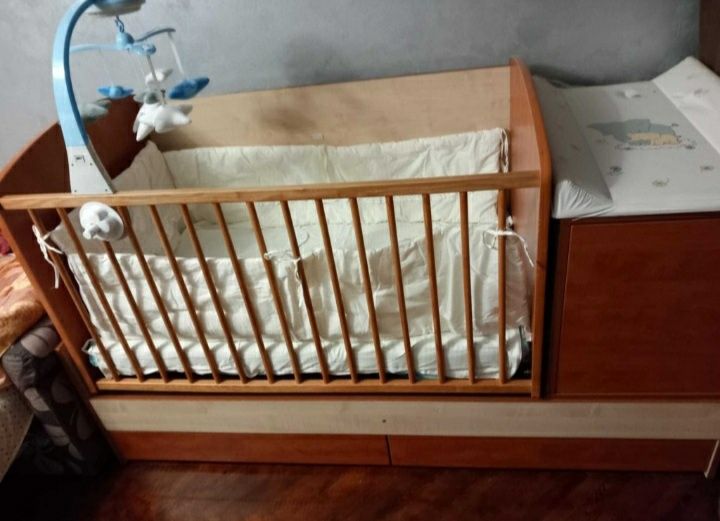 Patut bebe cu leagan transformabil