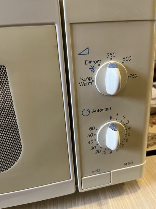 Cuptor cu microunde Whirlpool AVM504