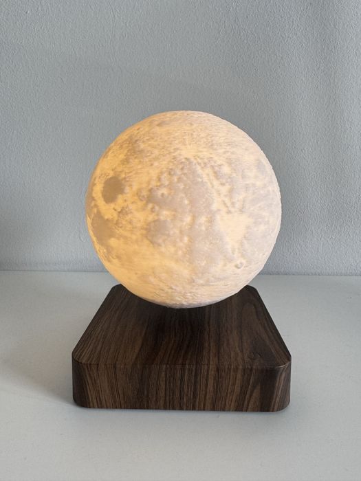 Lampă Lună cu levitație magnetică – efect WOW, stare nouă